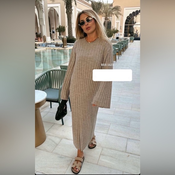 H&M Rib-knit 100% Merino Wool Dress - Picture 4 of 8